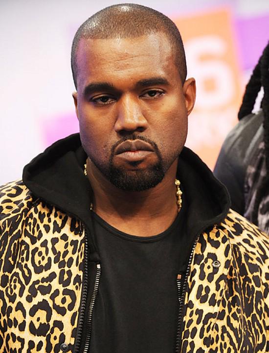 KaptanHindustan's tweet photo. Kanye is the kind of nigga who will unplug your life support to charge his phone. 😝😝 http://t.co/u28o4RyD4d