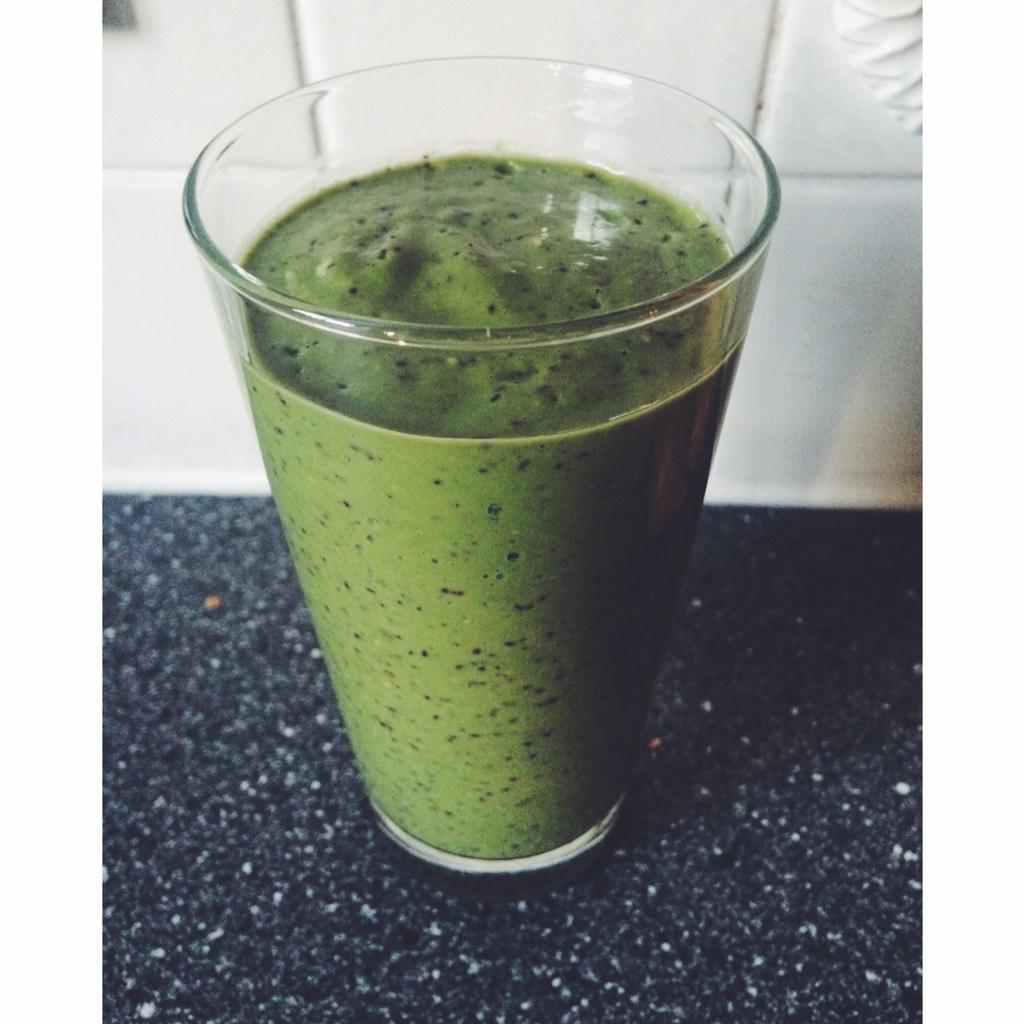 Solidhealthy's tweet image. Today's Breakfast Green Smoothie #green #raw #clean #juice #paleo #vegan #health #fitness #crossfit