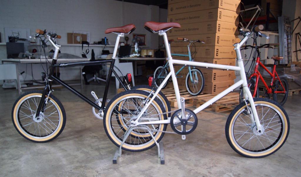 rabasacycle's tweet photo. #RabasaNova #black & #white #Rabasalab #Handmadebicycle #minivelo #urbancycle #cyclechic #cycling http://t.co/v8SJwG3pQS