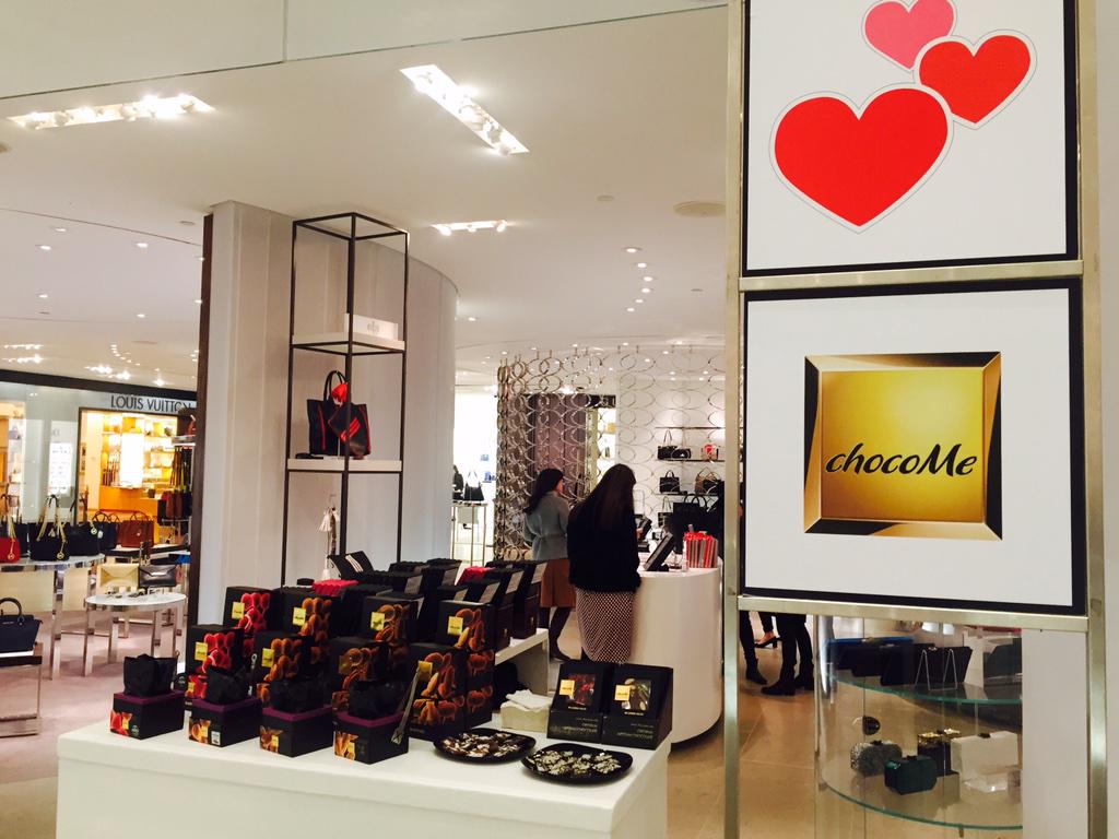 chocoMeCanada's tweet photo. Hello @HoltRenfrew! We are back at Holt's! Happy Valentine's ♥️💐♥️💐 @Moira_Wright @gaborchocolate http://t.co/gkjk17tR7G