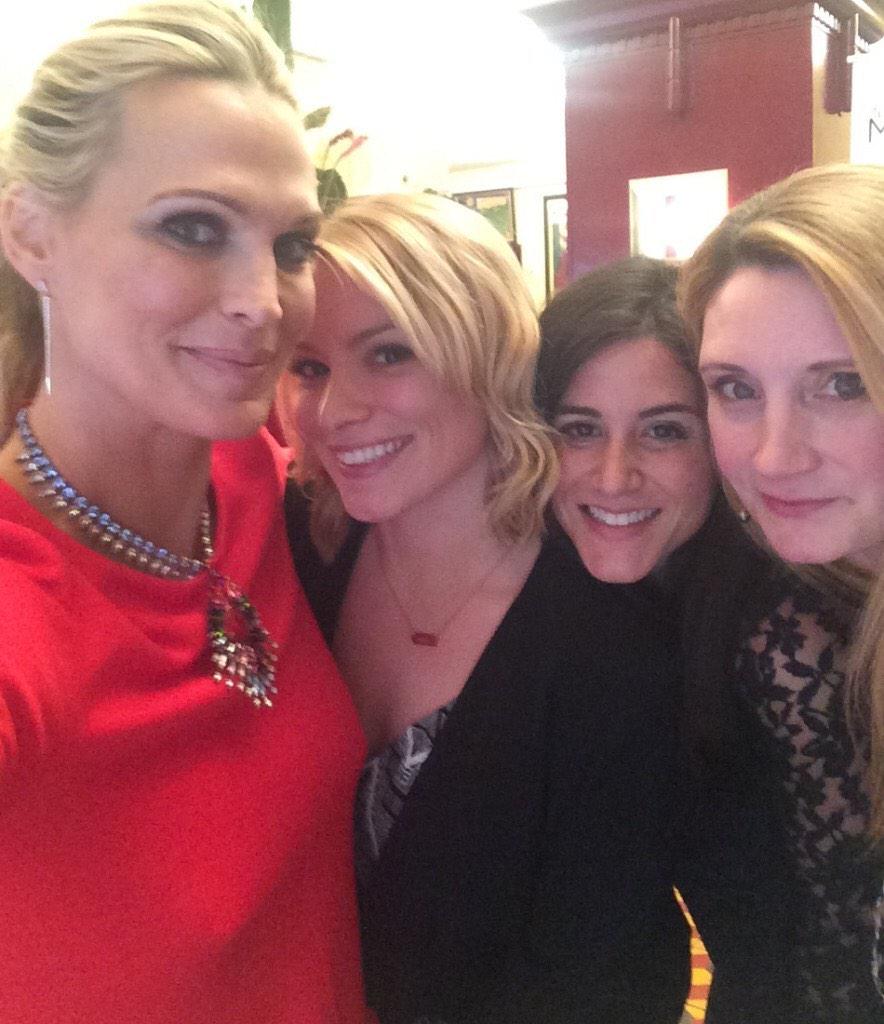GoMomventure's tweet photo. @MollyBSims is as fabulous as you expect her to be! #everydaysupermodel #foxymoxy http://t.co/oGnv5G01H0 http://t.co/U3HP1cEQNs
