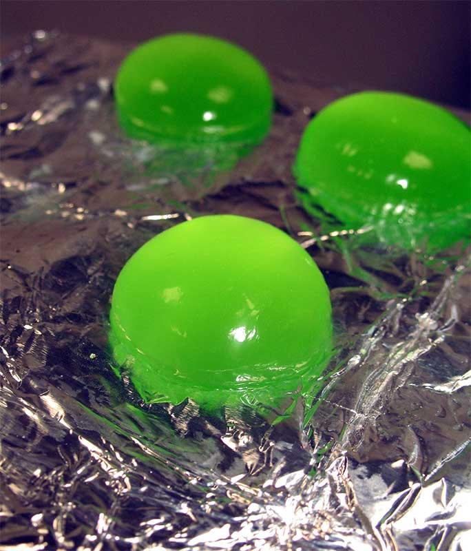 FiboLoft's tweet image. Oeufs d'Alien, une recette de cuisine moléculaire ow.ly/IWAl6