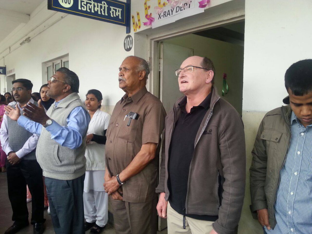 InterMissionDE's tweet photo. Der erste Tag in #Bihar beginnt mit der Einweihung eines neuen Röntgen Gerätes und OP-Saales im Krankenhaus von GEMS. http://t.co/wrrcD2rOsL