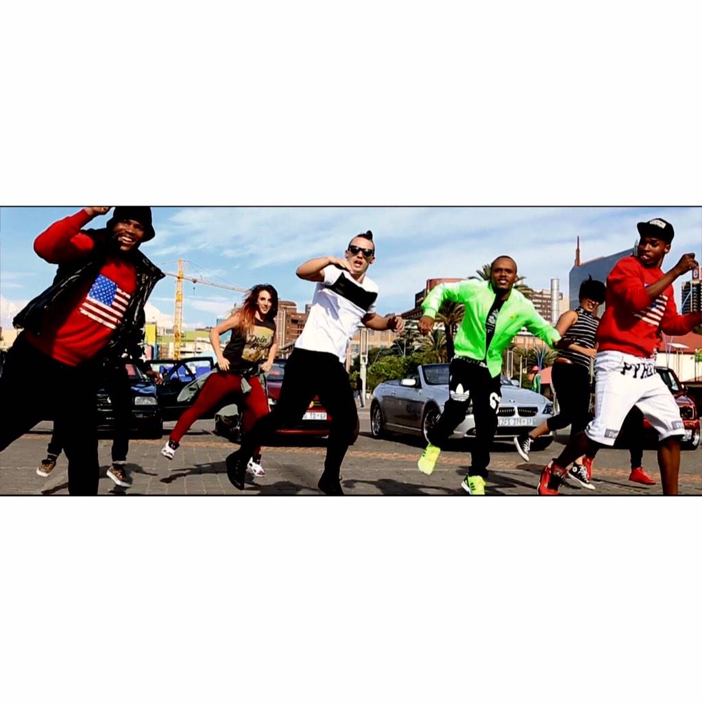 Tumitladi's tweet photo. #PunchlineMusicVideo is on @ChannelOTV ๐๐๐ http://t.co/jUaGbzzPFS