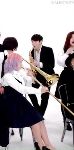 BunnyTeethNoona's tweet photo. Too hot to be true RT "@Byu4Life: Rome with a saxophone http://t.co/bMk2aENpBi"