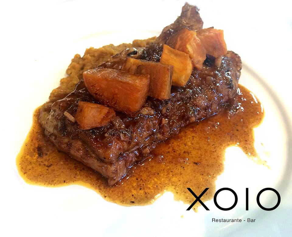 Costillar de cerdo en salsa de tuetano y pure de camote, Recomendación de la semana en <a href="/XoloBar/">Xolo</a>