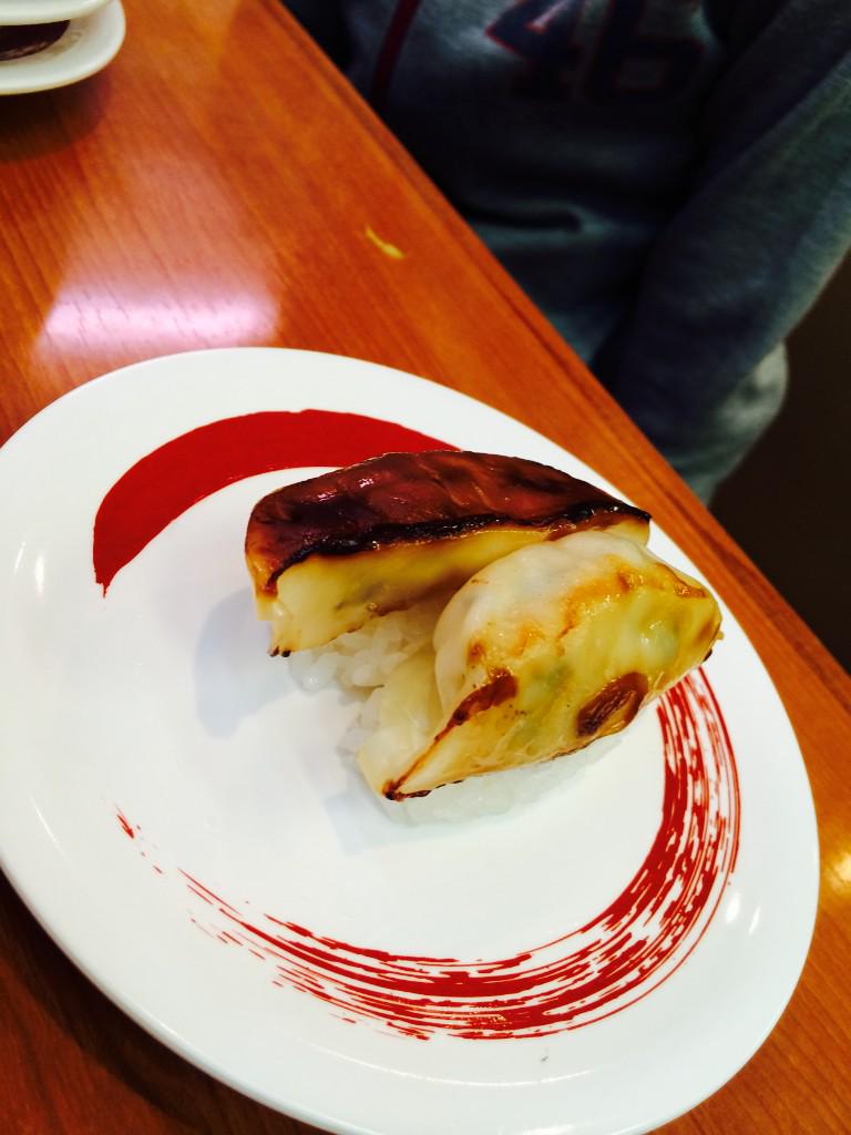 衝撃 回転寿司 魚べい の 餃子のにぎり がぶっ飛んでるｗｗｗ 100円寿司はついにここまで来た J Cast トレンド
