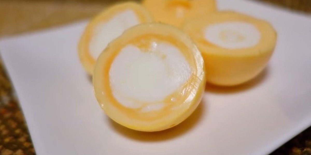 HuffPostTaste's tweet image. How to defy nature and cook an inside-out egg! huff.to/1yiJBED