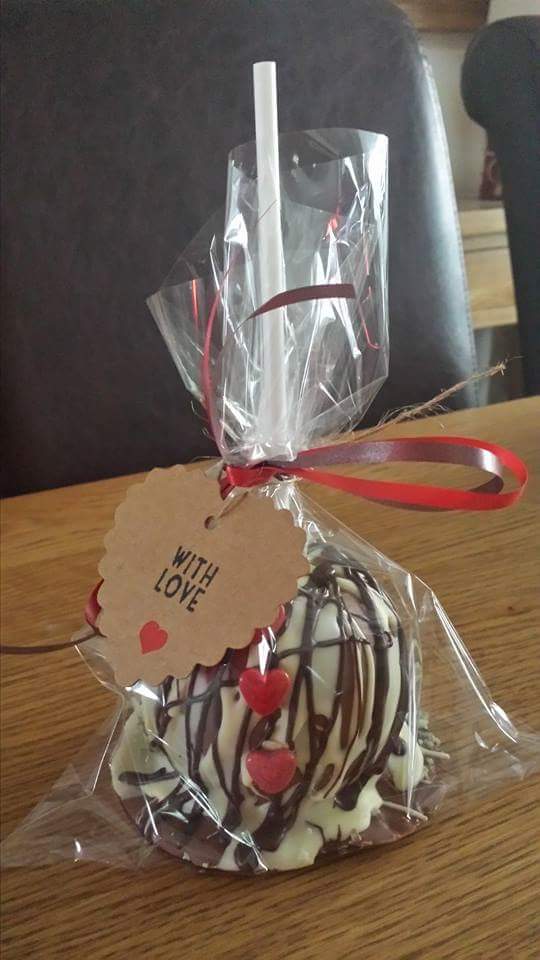 apples_gourmet's tweet photo. Time's running out to make the love of ur life feel extra special this weekend! Valentines orders 2 be in b4 5pm!! 🍏💕 http://t.co/Y9Vl2G2zRt