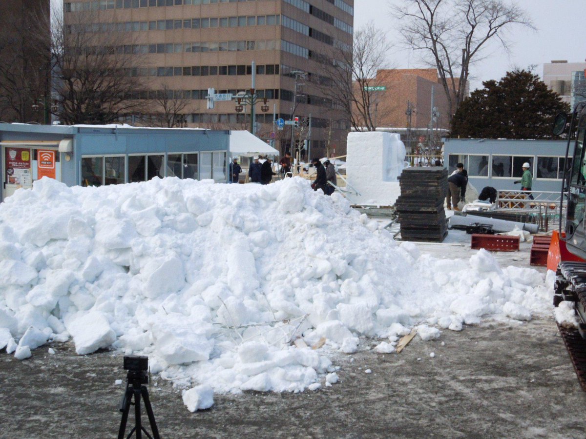 Sapporo Snow Festival vira show de demolição da neve! B9pOXjhCMAAyWYT