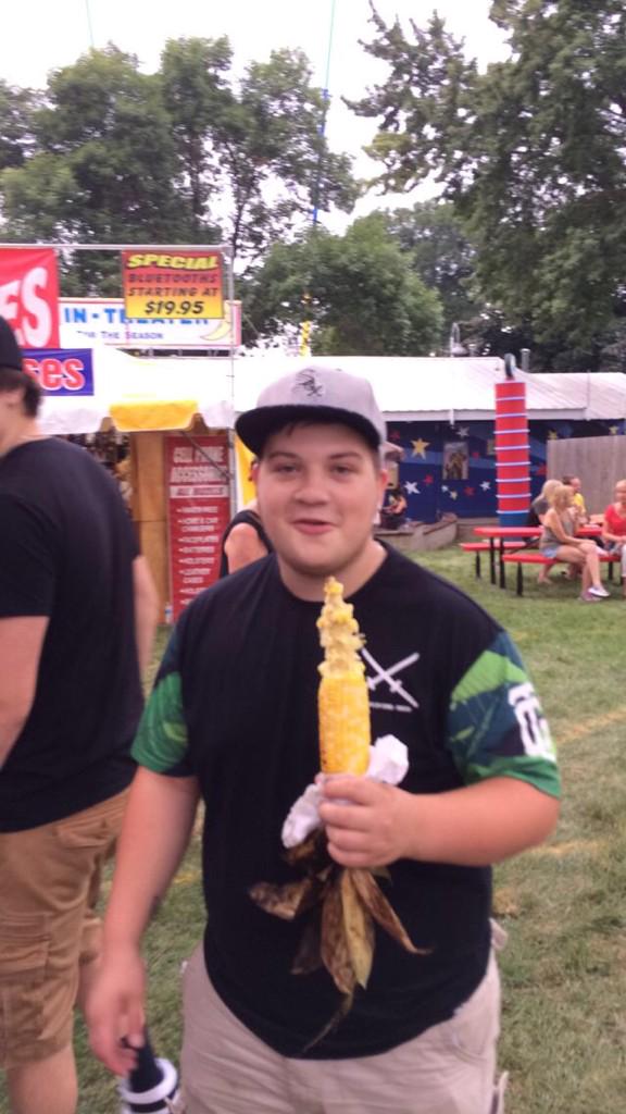 BillyBaro0's tweet photo. Happy birthday to my best bud Aj @ajkoran #stripclubtonight #fillerupnight #hockiii http://t.co/LmQ3xFKaDl