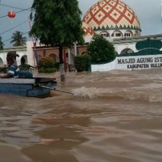 madzoel's tweet photo. Mari Satukan Rasa.. Peduli sesama.. Ulurkan bantuan anda bersama Yayasan Bintang Bunyu.. #BantuKorbanBanjirKaltara http://t.co/sAdNIEczBj