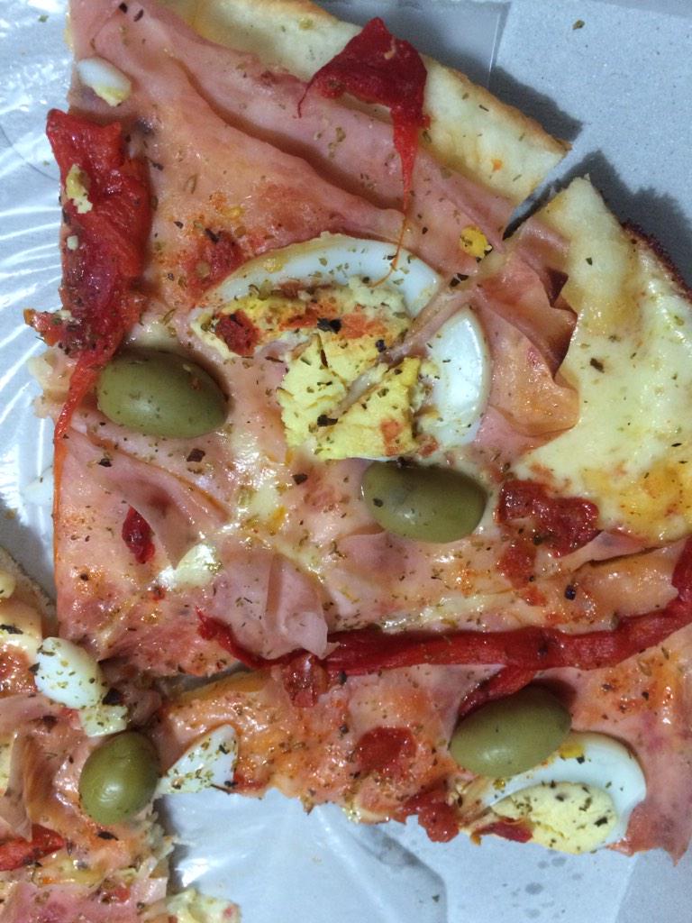 themissionsguru's tweet photo. The use of eggs on foods that they are not supposed to be on continued last night. #thisisgettingwierd #Argentina http://t.co/uQISz15Cf7