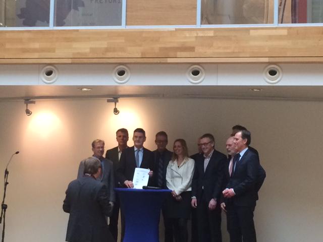 TaskforceBID's tweet photo. Gemeentelijke samenwerkingspartners bekrachtigen samenwerking op informatieveiligheidsvlak middels Convenant http://t.co/QTxtAmSpg3