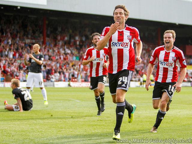 SkyBetLg's tweet photo. TICKETS | Allocation of 2000 SOLD OUT for Charlton vs Brentford - more available on matchday http://t.co/LPETbskAaQ http://t.co/2hKGifu6jo