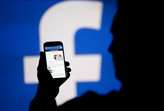 folha's tweet photo. Facebook deixa você indicar administrador de perfil após morte: http://t.co/ppB0Jxd9qN http://t.co/XDZ4sJGyQD