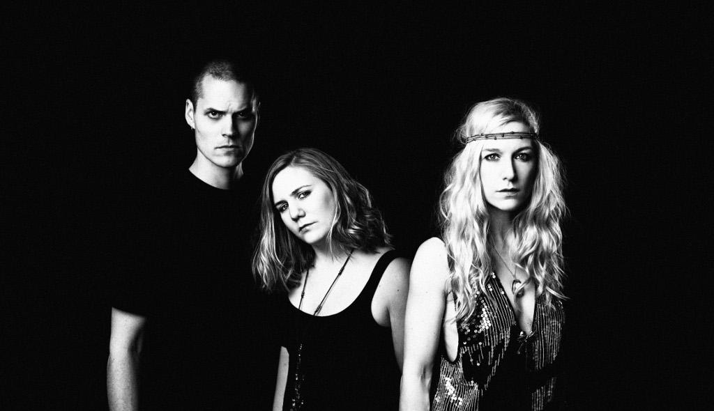 kongsbergjazz's tweet photo. Hedvig Mollestad Trio gjør nattkonsert på #Kongsbergjazz. Brutalt og rått! http://t.co/7BbPrgKpl3 @HedvigMollestad http://t.co/Ihl2Gp2cam