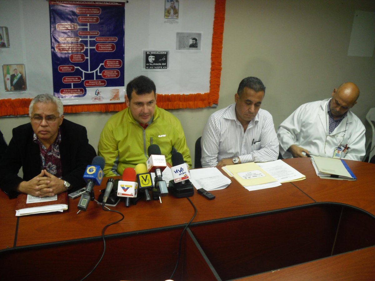 IAHULAMERIDA's tweet photo. Gobernador aseverò que su equipo realizara una evalucion del hospital para dignosticar las necesidades presentes. http://t.co/xVWhcmfDbQ
