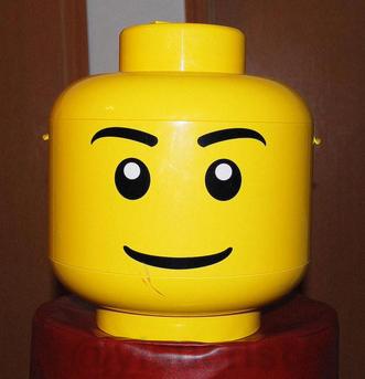 yisucrist's tweet photo. - Pelukero: k peinado t hago?

- Cliente: conoses los juguetes de Lego?

- Pelukero: no digas más http://t.co/lxyjUYfKmV