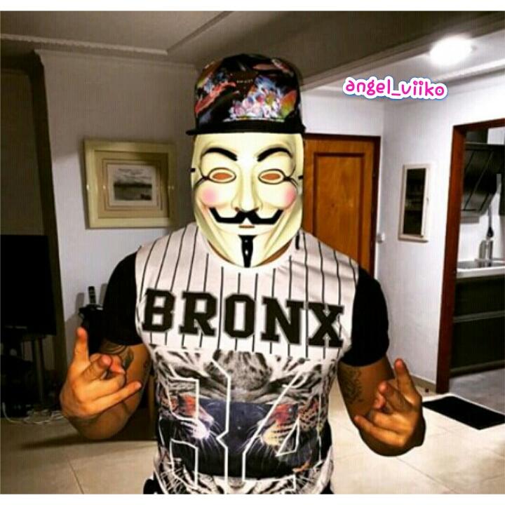 Angel_viiko's tweet photo. Esk estas guapo hasta con mascara te quiero 😘😍😘😍😘😍😘😍 http://t.co/nj3MFhfWDV