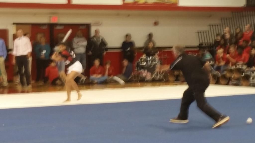 VBHS_Softball's tweet image. Home run derby...showing to the boys how it&apos;s done #veropride #vbhssoftball