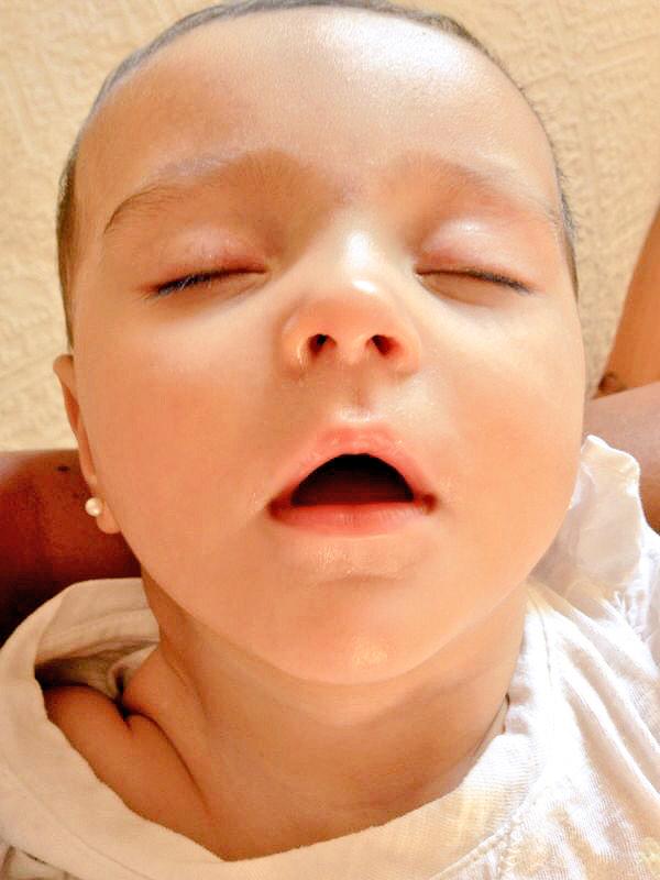 estanisaleman's tweet photo. Quien no quiere ser chiquito y dormir asi? http://t.co/s1UjRaXeXN