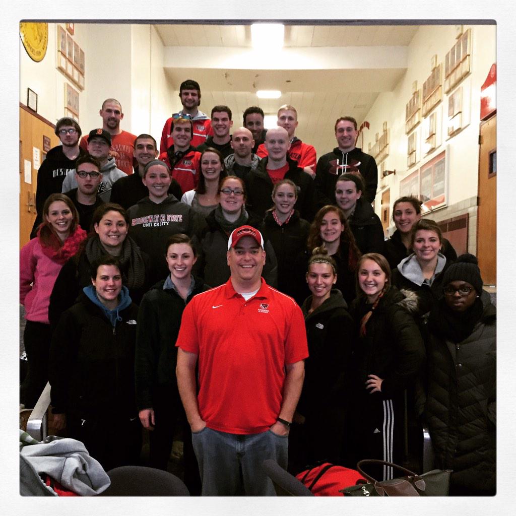 BSUSwimandDive's tweet photo. Off to NEISDA's!!  GO BEARS!! #neisda15 #teamneisda #bsuswimdive http://t.co/UkD2M71gz4