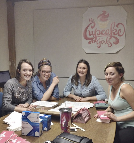 CupcakeGirlsOrg's tweet image. Putting together welcome packets for our #cupcakegirlspdx #sweetrun donors!