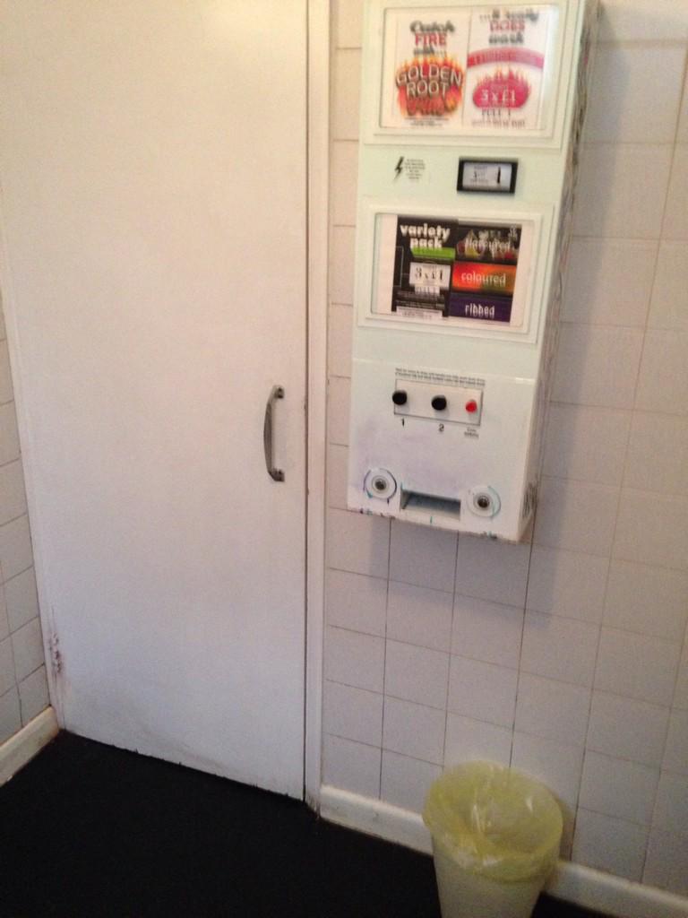 gillinghamjoe's tweet photo. Just finished retiling my hallway http://t.co/Wvudae6Hud