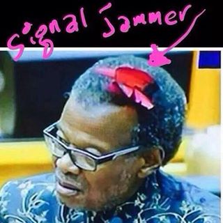 chestermissing's tweet photo. 😂😂 “@JustMashimbye: WE FOUND THE SIGNAL JAMMER @CHESTERMISSING http://t.co/p3R98pNis2”