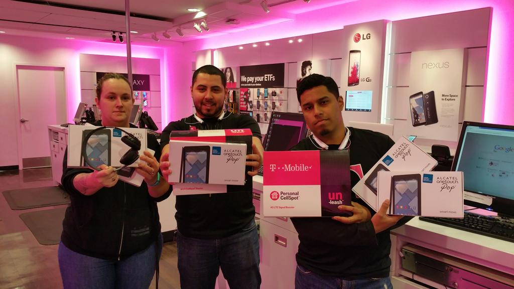 Nikku85's tweet photo. Tablet on us!! Come to #Chevychase for #vtines. $0 down on #accessories. #pop7 on us. @PopeyeTheBoss @tglover187 http://t.co/481VafFPtD