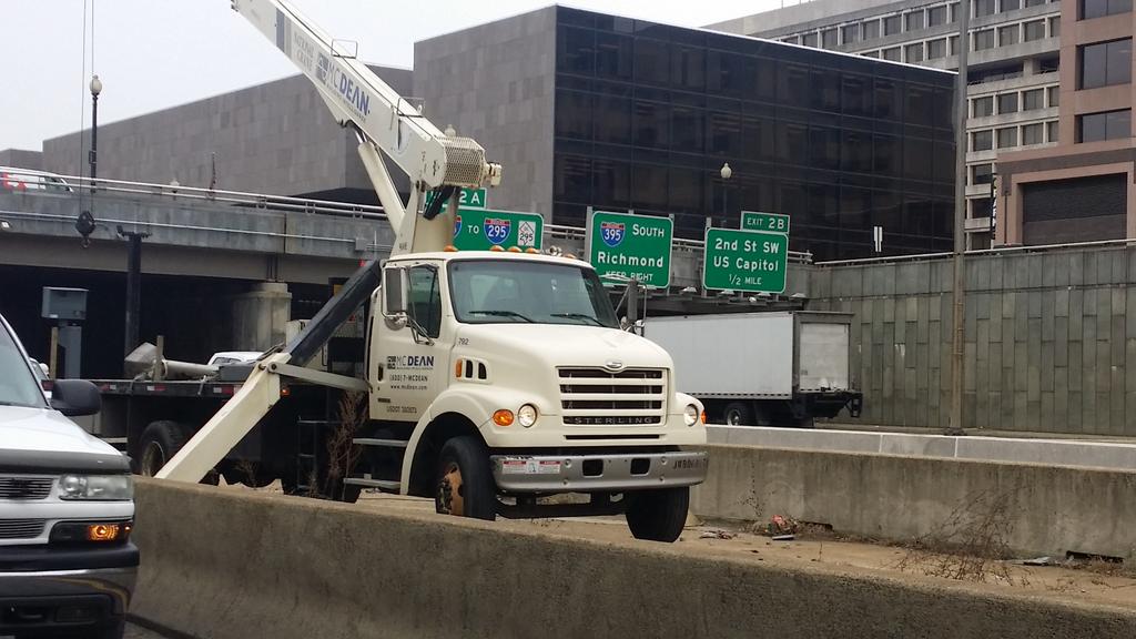 CommuteSafeDC's tweet photo. New speed camera going up at 395 NB 3rd St Tunnel #dctraffic #photoenforcement #dc http://t.co/VzCmdBNbgu