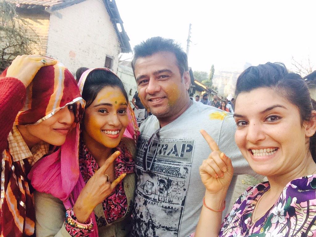 ramandave's tweet photo. In Wai for Tanu Weds Manu Returns... http://t.co/tmrhnKkh7n