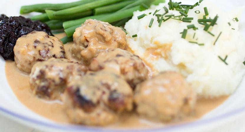 deliathomeuk's tweet image. Tasty Swedish #meatballs. Traditionally served with potato mash, peas &amp;amp; lingonberry jam. #lovefood #delimenu