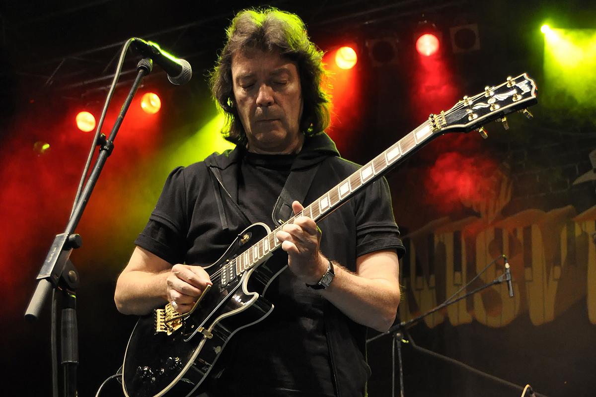 Happy 65th birthday Steve Hackett ( lead guitarist of (1970-78) and solo artist! 