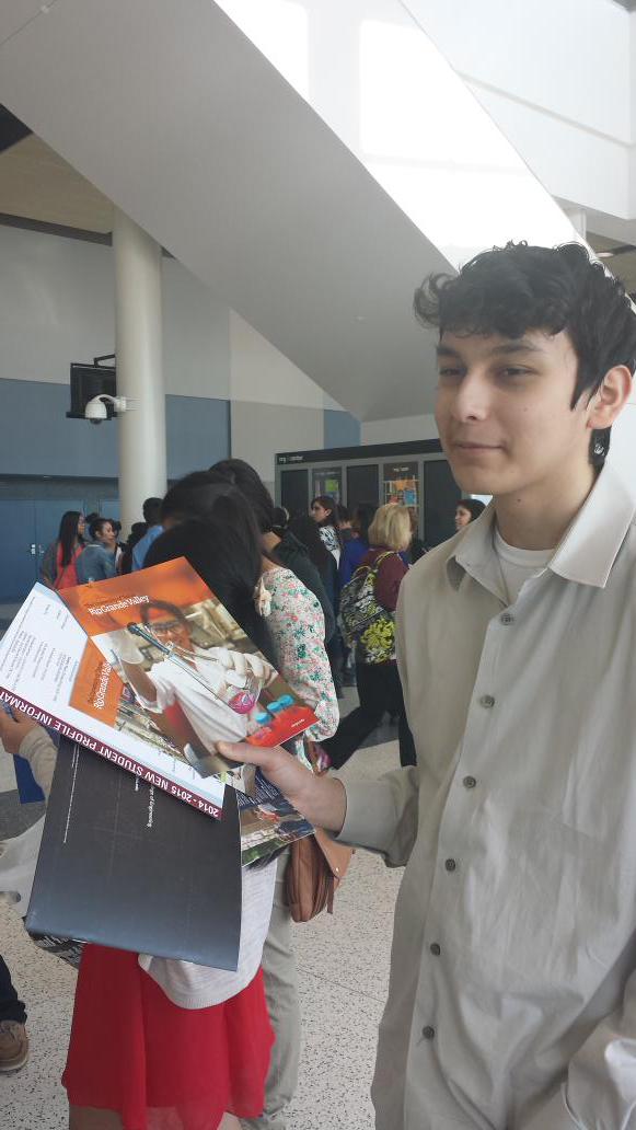CTHSweb's tweet image. #theCTHS student at the college fair #collegebound #preparingforfuture #decisionsdecisions