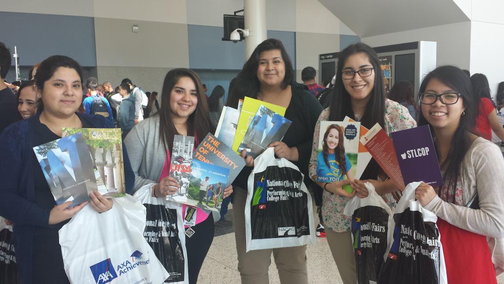 CTHSweb's tweet image. #theCTHS students at the college fair #collegebound #preparingforfuture #decisionsdecisions