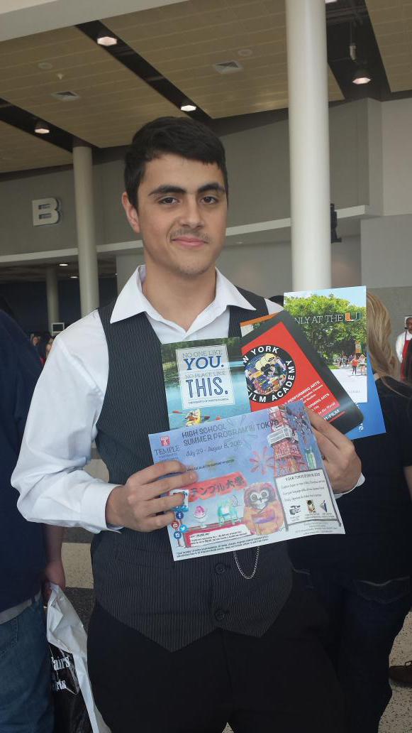CTHSweb's tweet image. #theCTHS student at the college fair #collegebound #preparingforfuture #decisionsdecisions