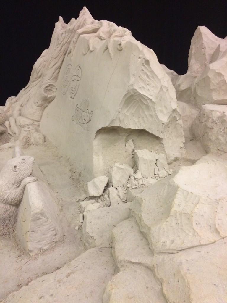 #aarbeving richt schade aan in  <a href="/SculptureParkNL/">SculpturePark</a> <a href="/PBHoeve/">PBhoeve</a> #zuidlaren Meer nieuws volgt !