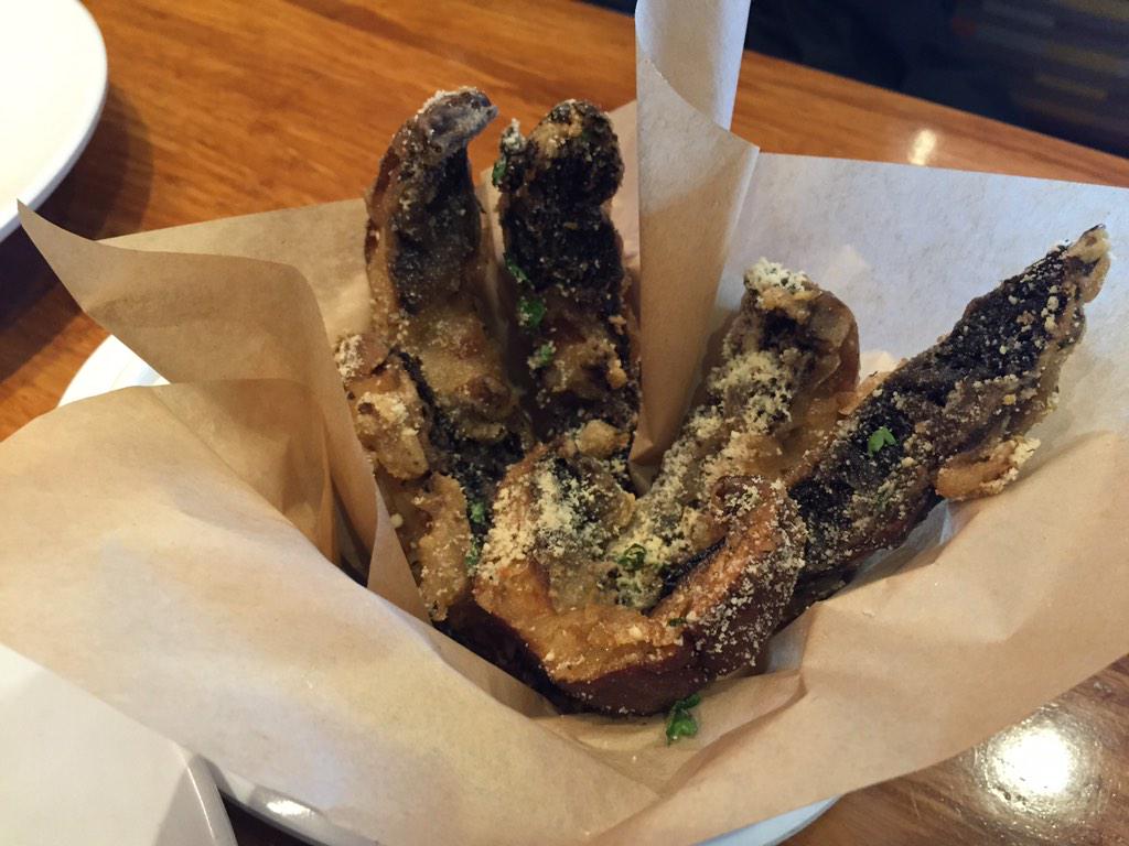 niminlin's tweet photo. @VeggieGrill these fried portobellos can single-handedly convert me to a vegetarian http://t.co/MCXHt3yfcv