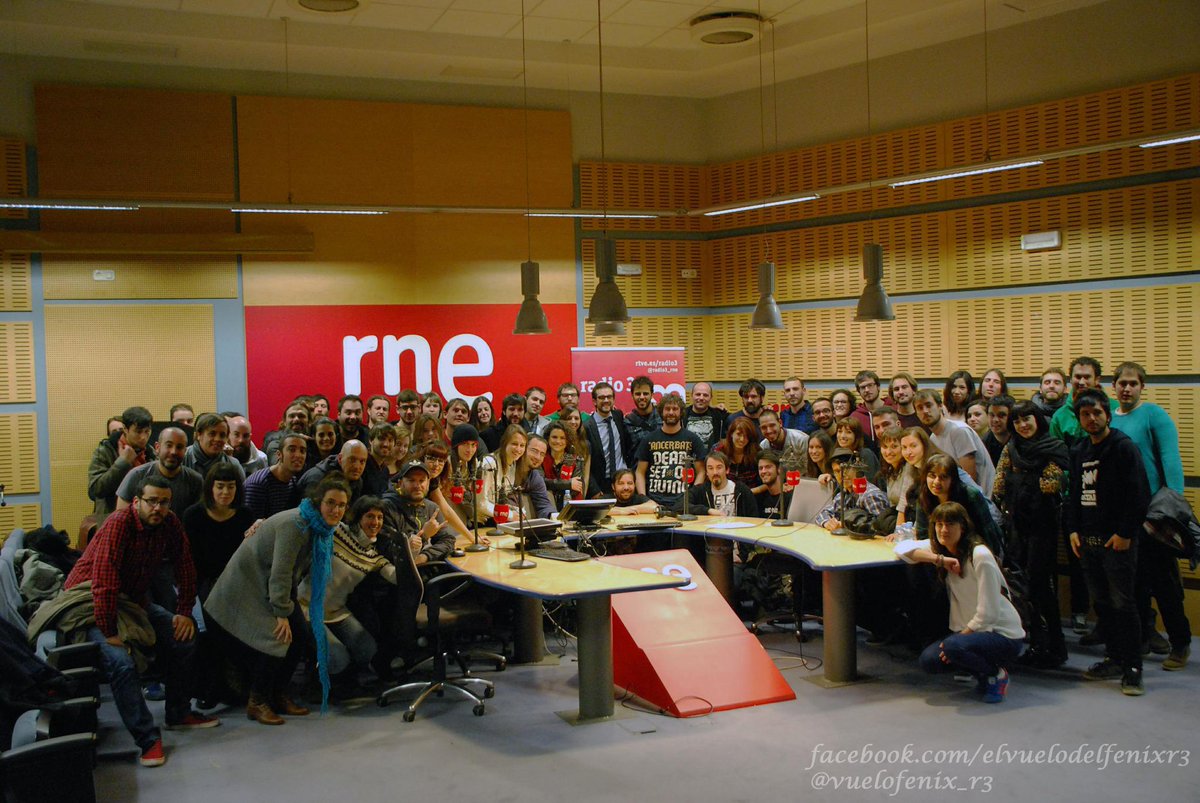 vuelofenix_r3's tweet photo. Hoy a las 23h. charla-concierto de @berritxarrak en @radio3_rne Aupa hi! Eskerrik asko a la banda y al público! http://t.co/PS2gFkg9lH