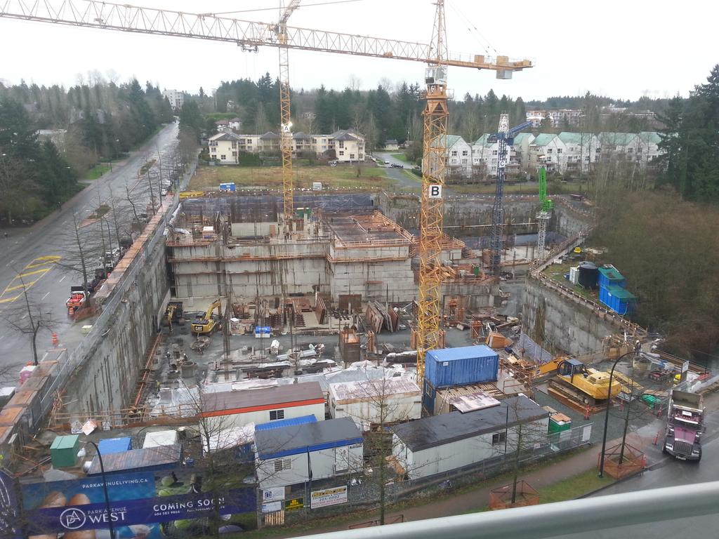 MarkSynan's tweet image. park ave flying up...