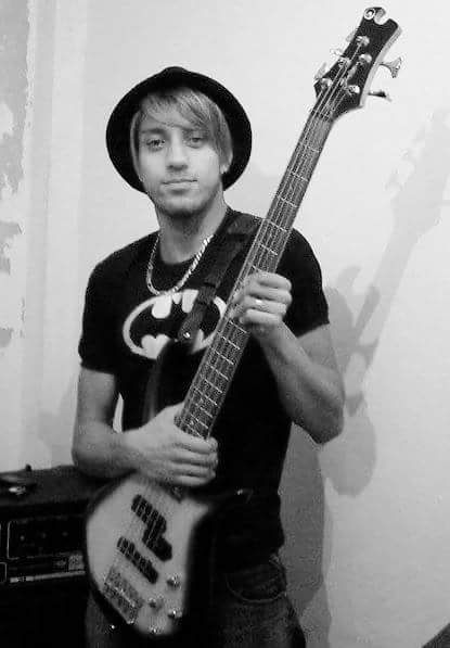 RRazes's tweet photo. A Outra Rock Reggae http://t.co/usrWq1Rt40
