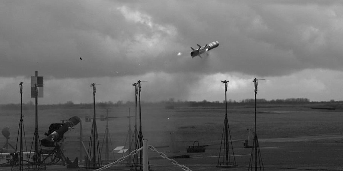 MBDApress's tweet image. jolie vue en caméra rapide de l'allumage propu principal MMP @byMBDA, en route pour un vol de 4 km