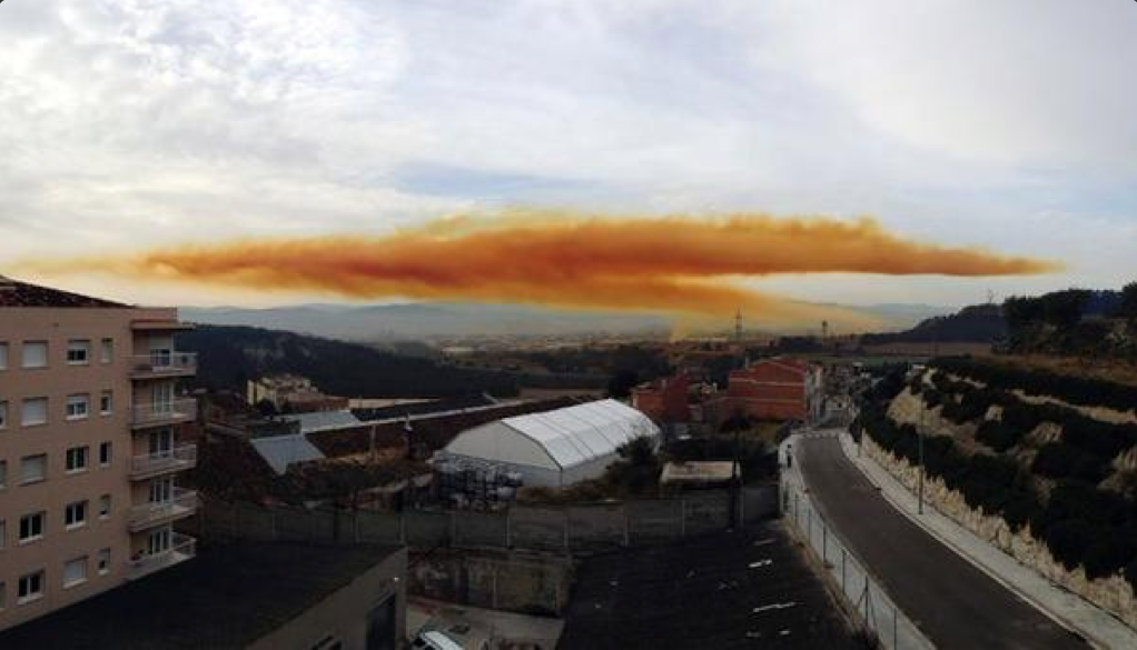 Explosion d'une usine chimique - Nuage toxique pres de Barcelone B9qdLnyIEAA3uYO