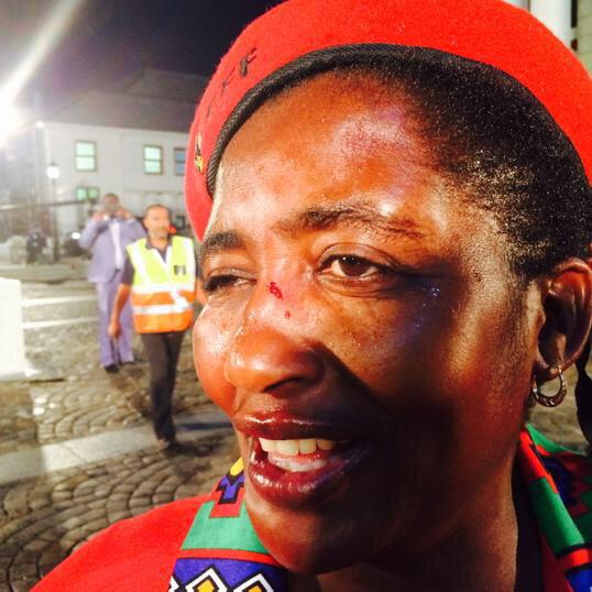 naasierious's tweet photo. This is not how to tackle a problem #SONA2015 @News24 http://t.co/Utbgs44iPN