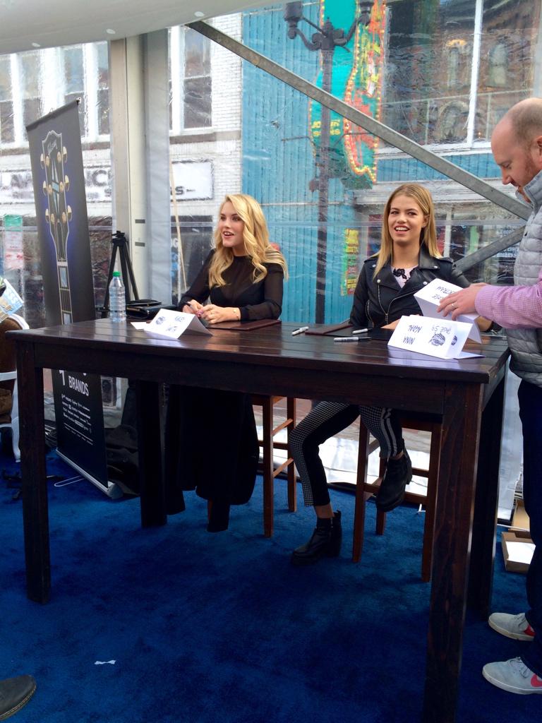 Ready for round 2 today with @Hailey_Clauson @SI_Swimsuit #SISwim #Swimville http://t.co/jdVSp9eRKB
