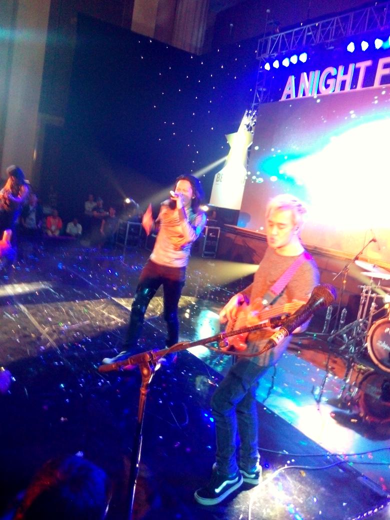 freakfaiz's tweet photo. Hatur nuhun mang armand GSK pecah malam ini 🍺💪 \m/ @armandmaulana http://t.co/yVyXFegTtP