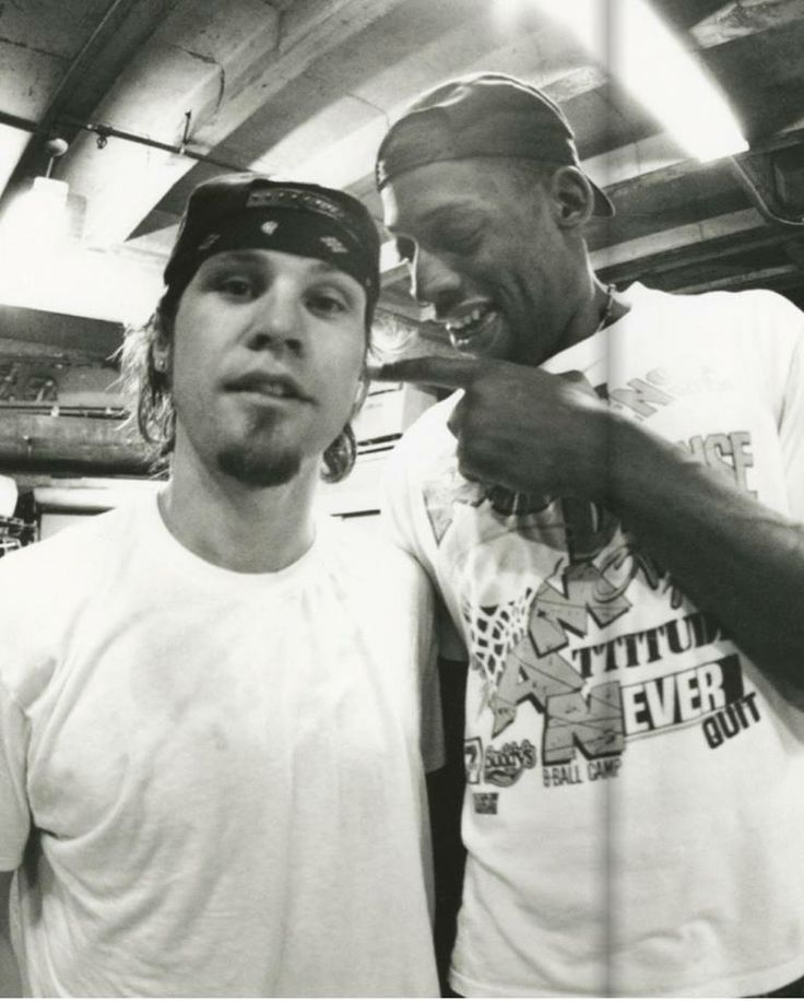 PearlJam's tweet photo. Jeff Ament &amp; @DennisRodman. #TBT #JeffAment #DennisRodman #PearlJam http://t.co/jzpG1yUaDe