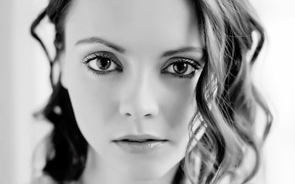 HAPPY BIRTHDAY!!!!  CHRISTINA RICCI  